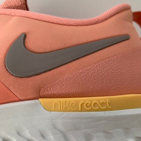 Nike React Flyknit Womens Size 9 Running Shoes Pink Quart/white/grey - Picture 3 of 12